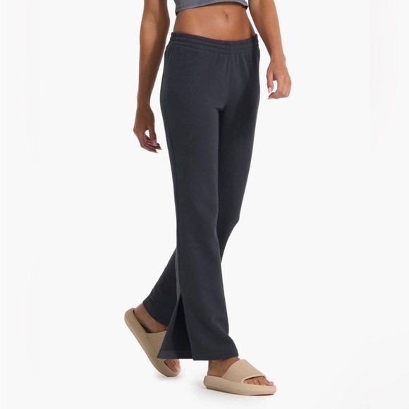 NWT Vuori Sedona Wideleg Sweatpant In Charcoal - Picture 1 of 12